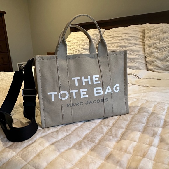 MARC JACOBS
The Canvas Medium Tote Bag - Picture 2 of 11